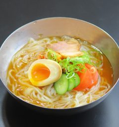 焼肉屋の盛岡冷麺